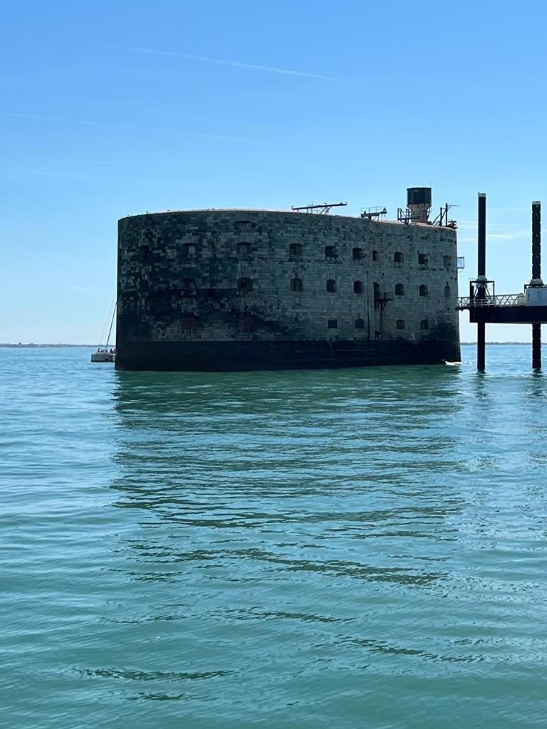 Chre Cathy Et Jean Loup Hotell Le Port-des-Barques Exteriör bild