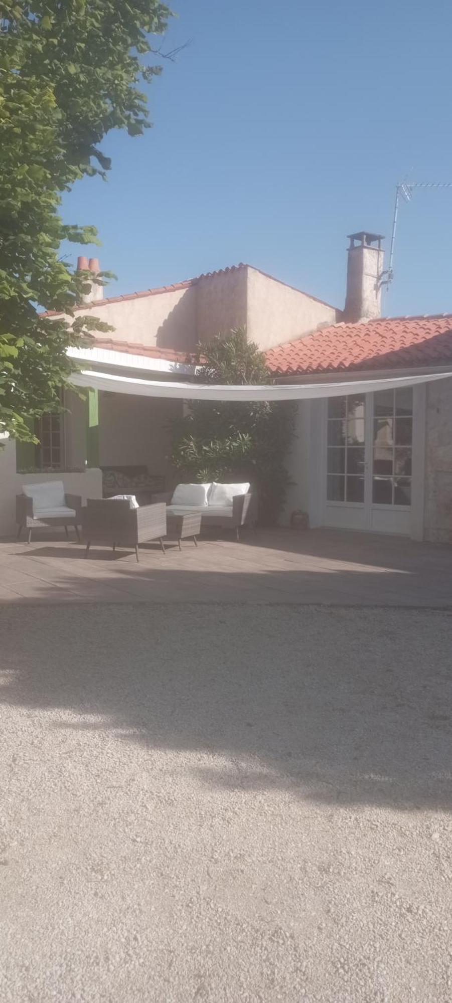 Chre Cathy Et Jean Loup Hotell Le Port-des-Barques Exteriör bild