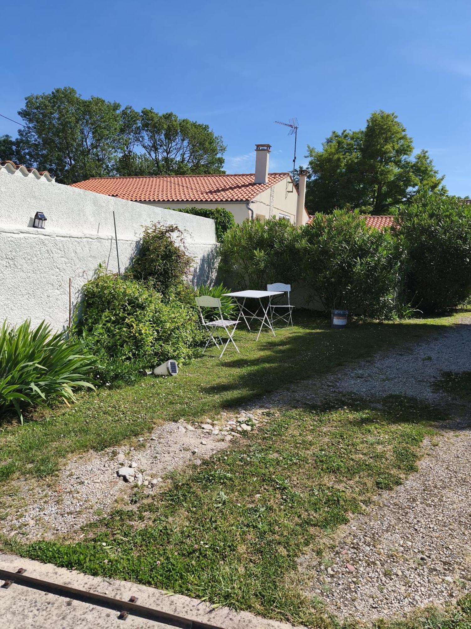 Chre Cathy Et Jean Loup Hotell Le Port-des-Barques Exteriör bild